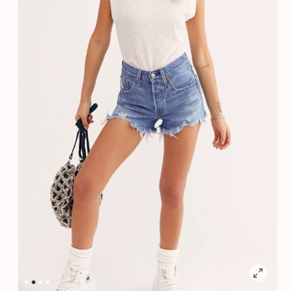 LEVIS classic 501 5 button cut off jean shorts NWT never worn